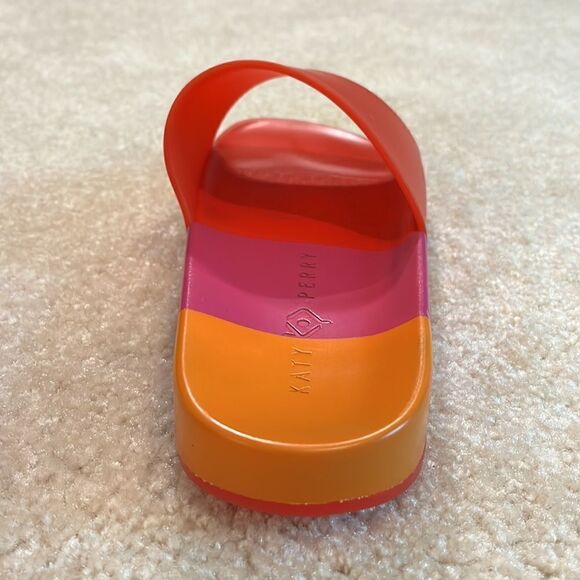 KATY PERRY SANDELS - Picture 7 of 10